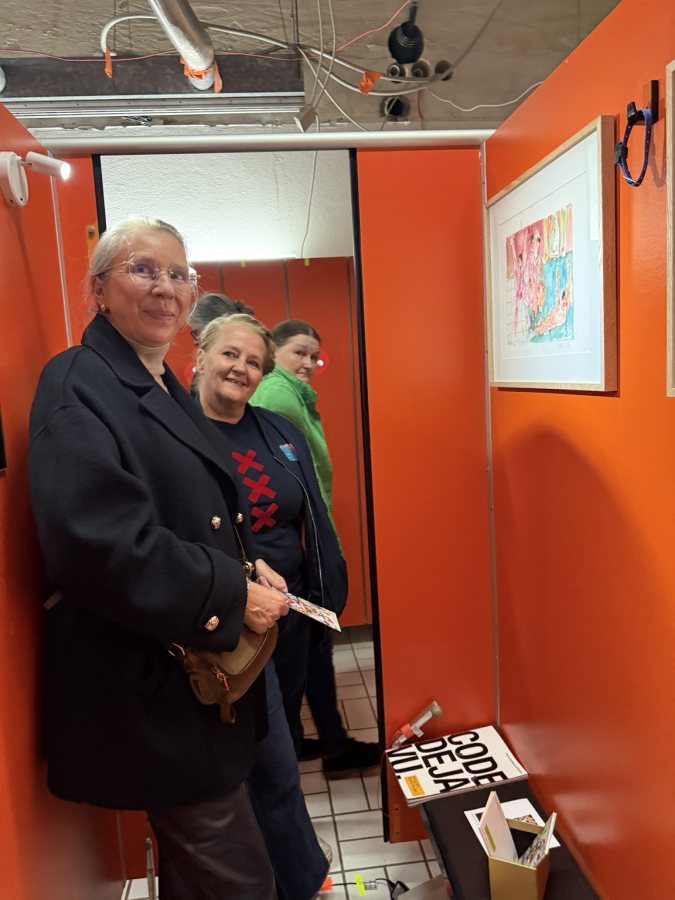 Petra Amtsberg Hoffmann bei der Ausstellung