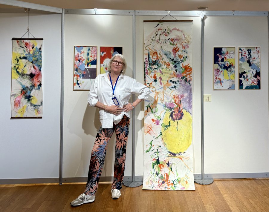 Petra Amtsberg Hoffmann with her works